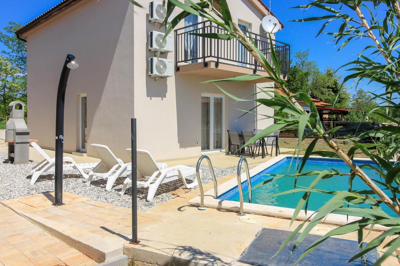 New Seve Ii With Pool, Near The Town Center, 3km From The Vila *