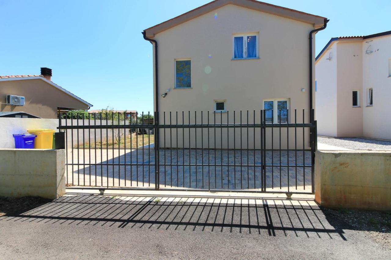 New Seve Ii With Pool, Near The Town Center, 3km From The * Pula