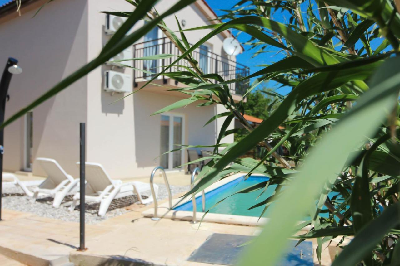 Vila New Seve Ii With Pool, Near The Town Center, 3km From The *