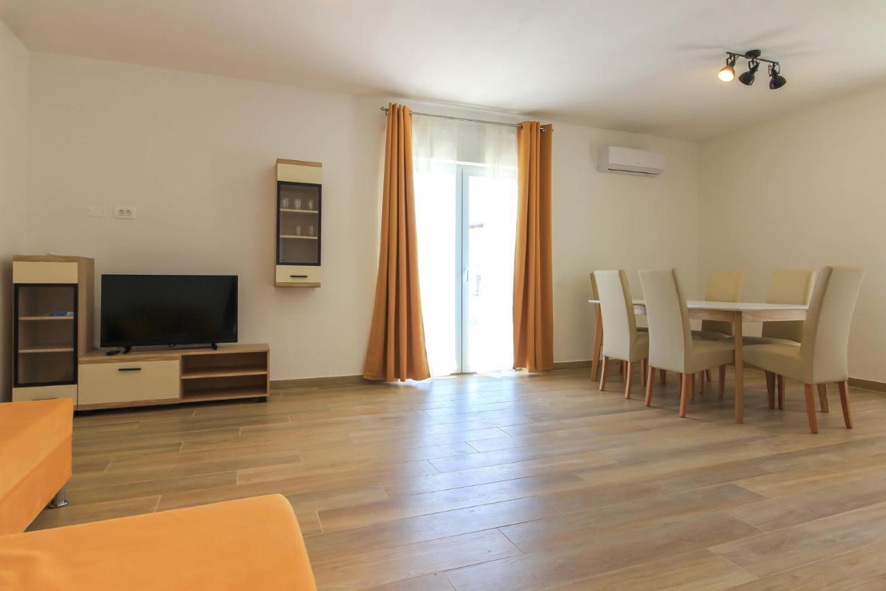 New Seve Ii With Pool, Near The Town Center, 3km From The Vila Pula