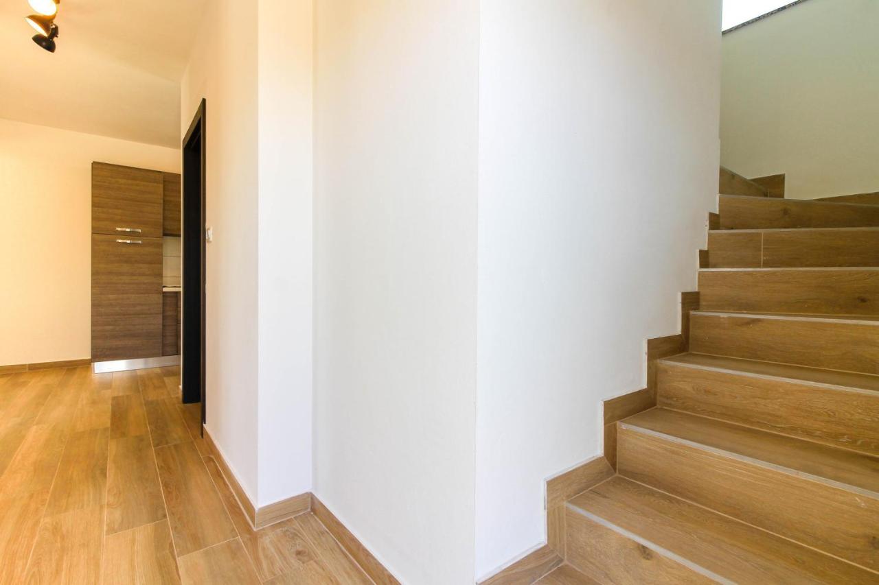 Vila New Seve Ii With Pool, Near The Town Center, 3km From The *