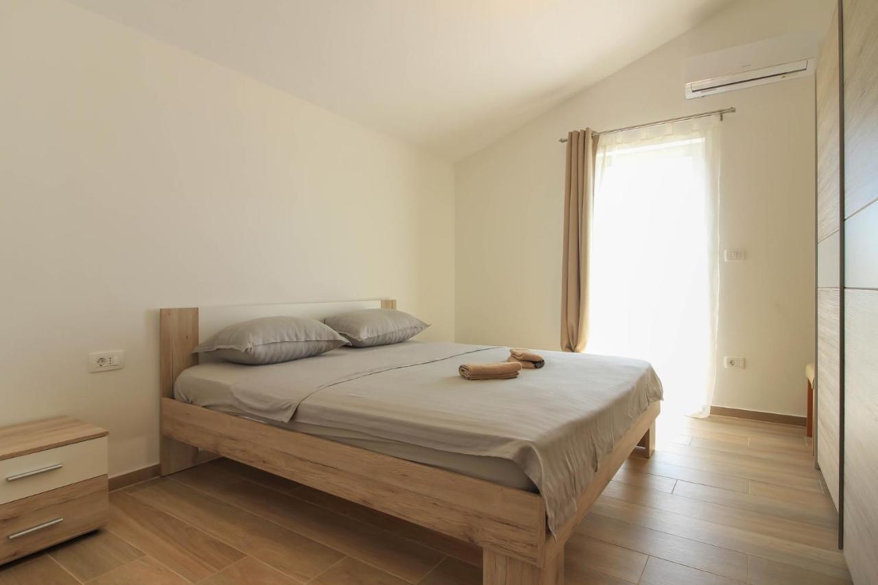 Vila New Seve Ii With Pool, Near The Town Center, 3km From The *