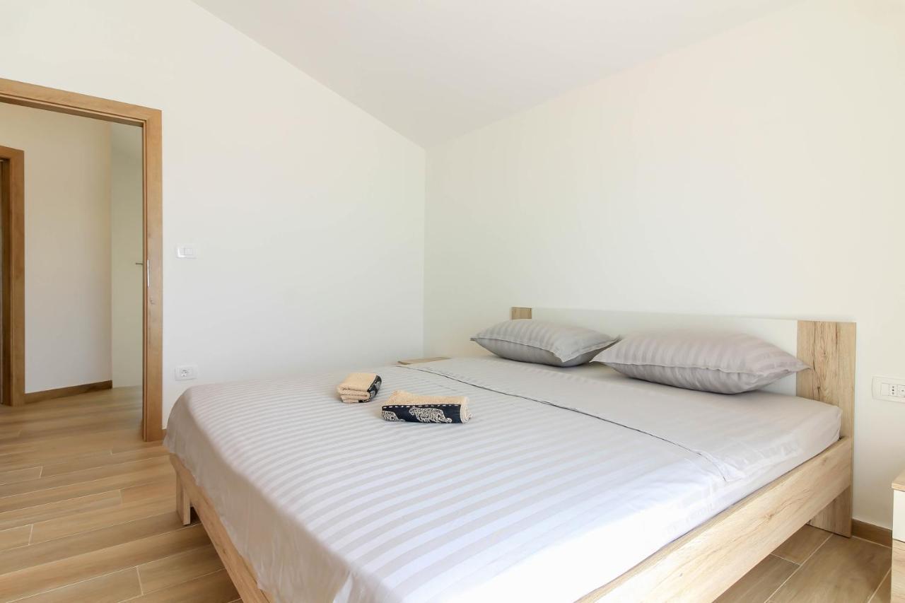 Vila New Seve Ii With Pool, Near The Town Center, 3km From The *