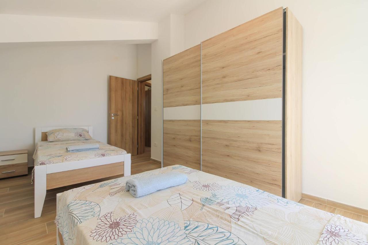 New Seve Ii With Pool, Near The Town Center, 3km From The Vila